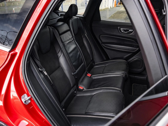 Volvo XC 60 cena 125900 przebieg: 133628, rok produkcji 2018 z Recz małe 781